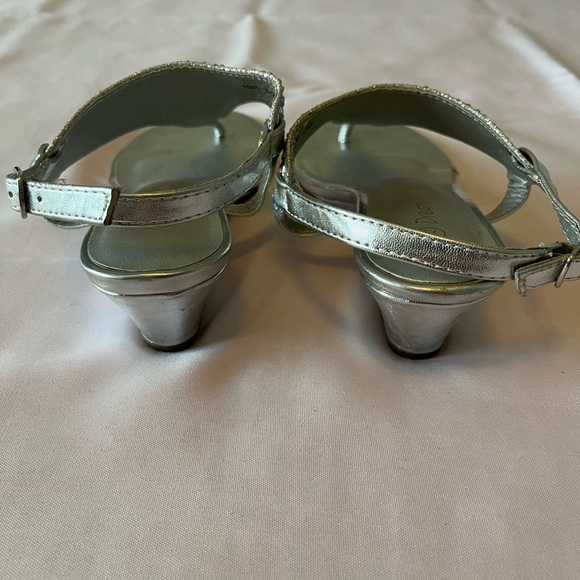 Womens silver low wedge dress sandals size 7.5 - Picture 5 of 7
